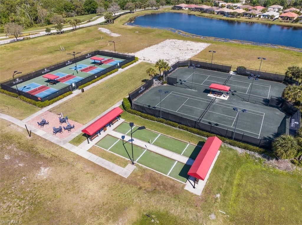 HAMPTON LAKES - Residential