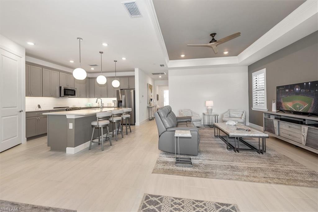 HAMPTON LAKES - Residential