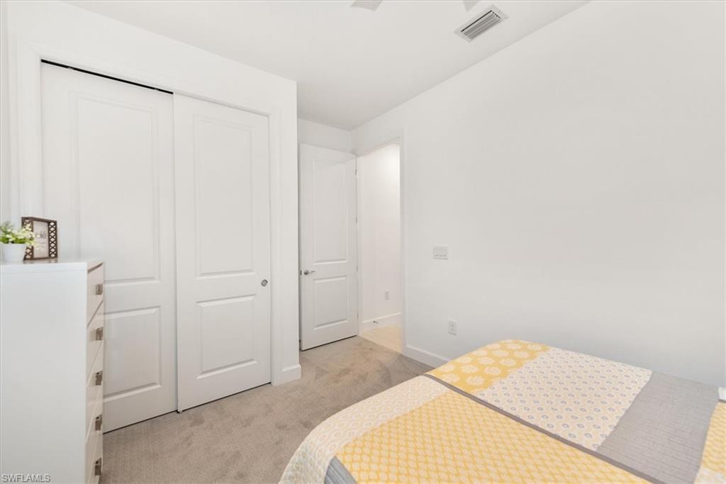 HAMPTON LAKES - Residential