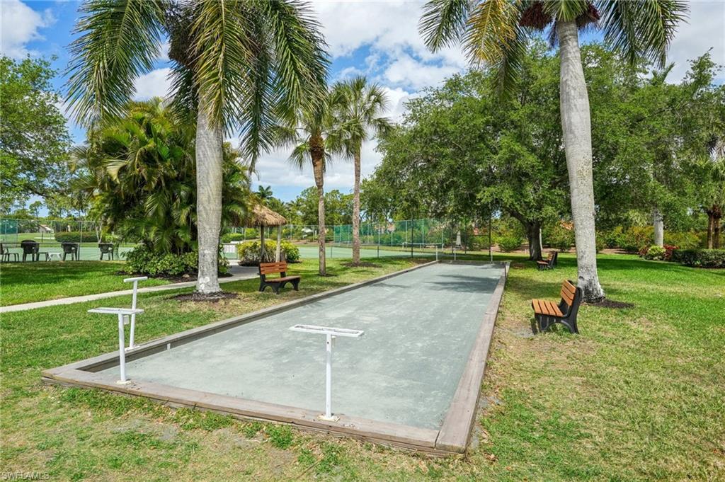 COUNTRY MANOR - Residential