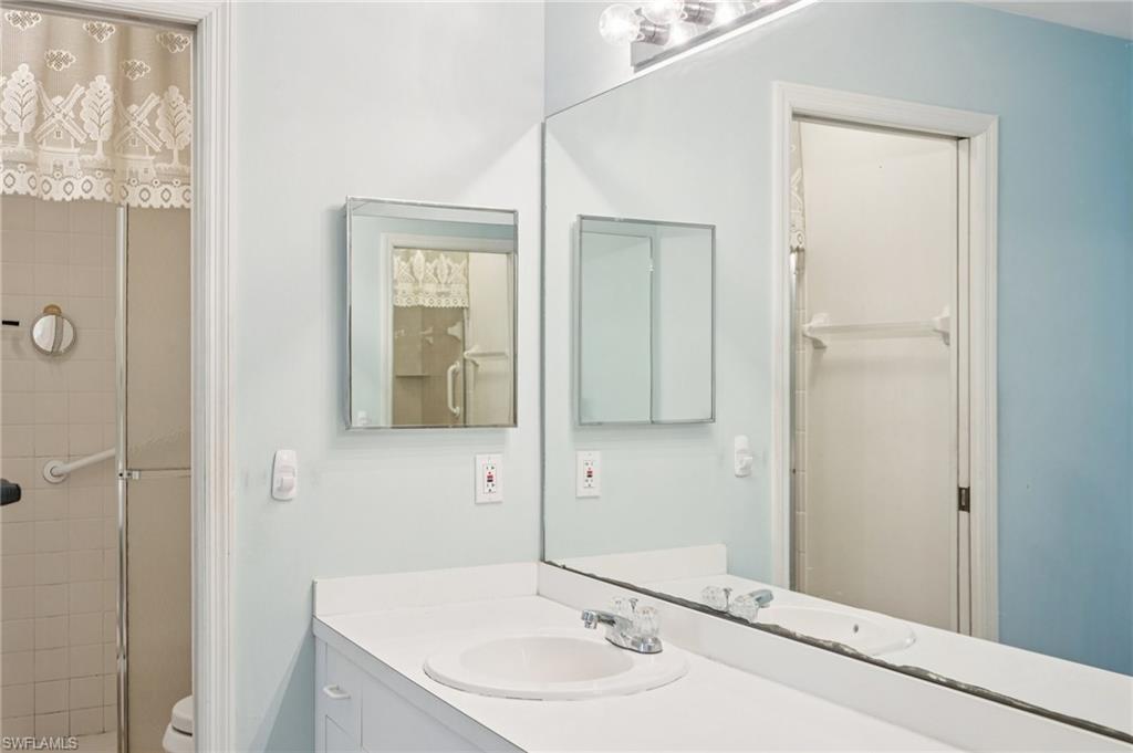 COUNTRY MANOR - Residential