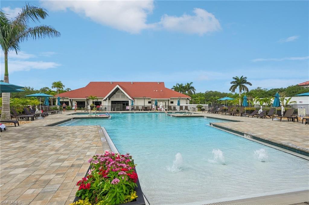 COUNTRY MANOR - Residential