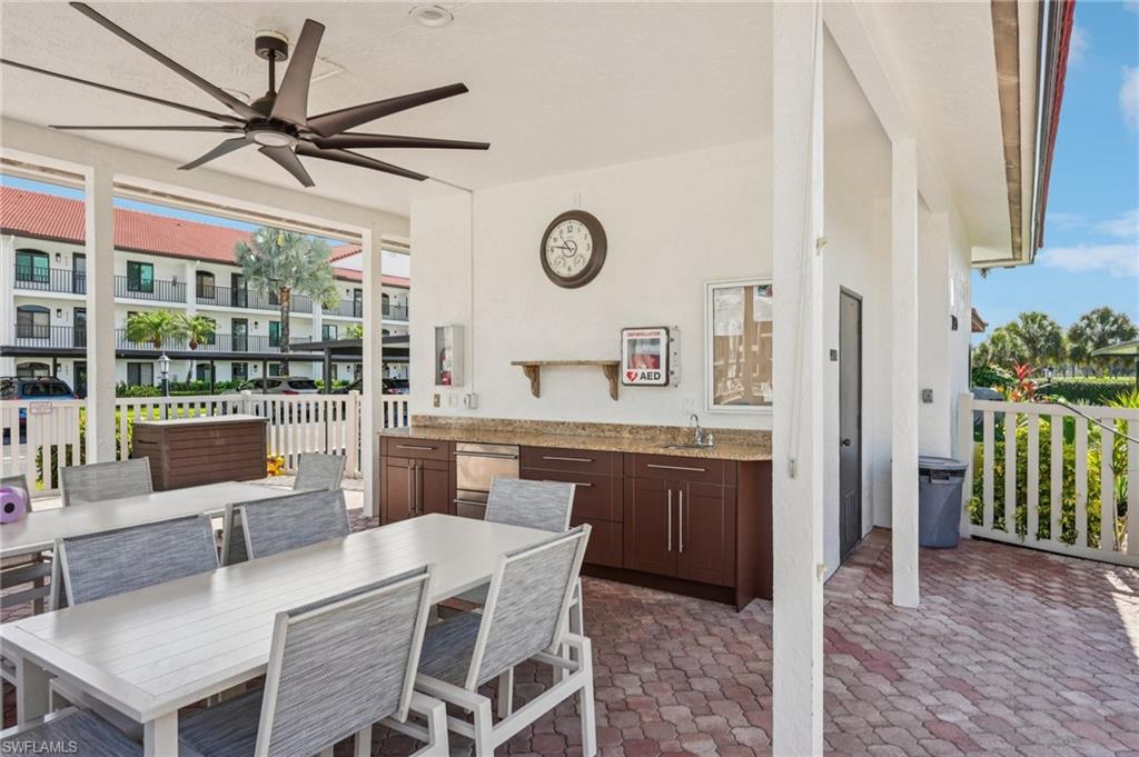 COUNTRY MANOR - Residential