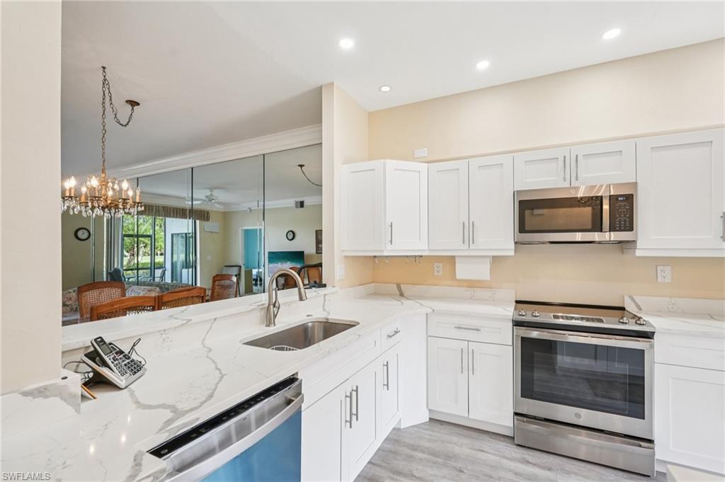 COUNTRY MANOR - Residential