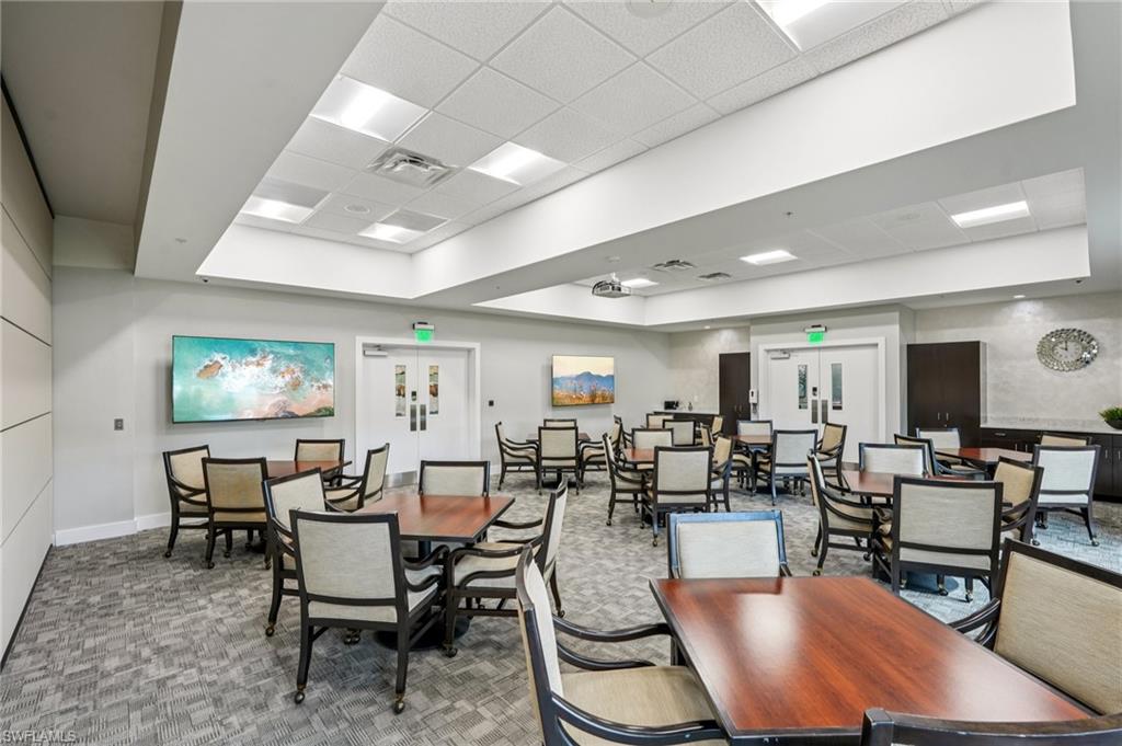 COUNTRY MANOR - Residential