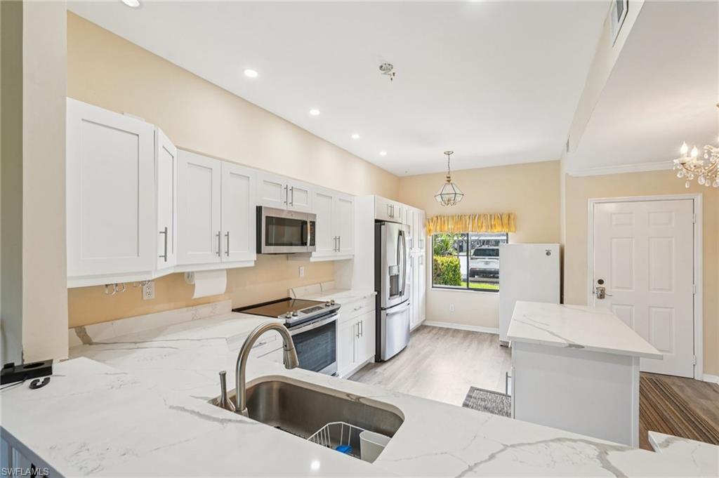 COUNTRY MANOR - Residential