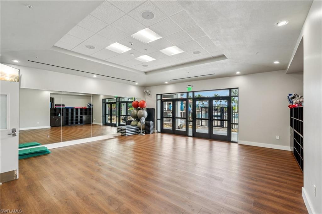 COUNTRY MANOR - Residential