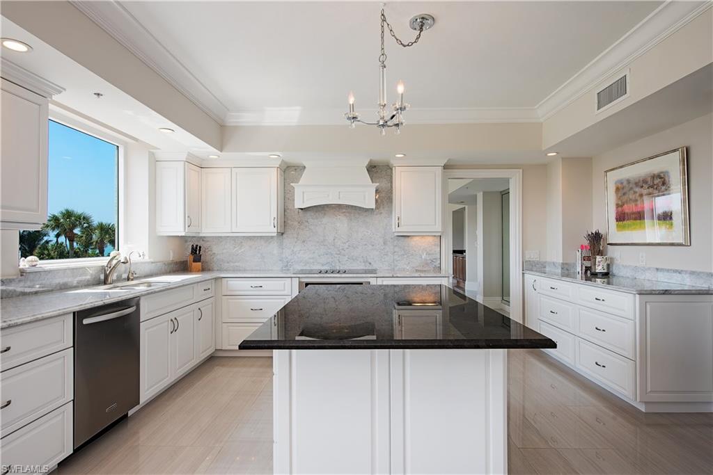 CARLYSLE AT BAY COLONY - Residential