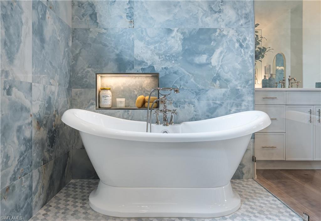 MARCO BEACH - Residential