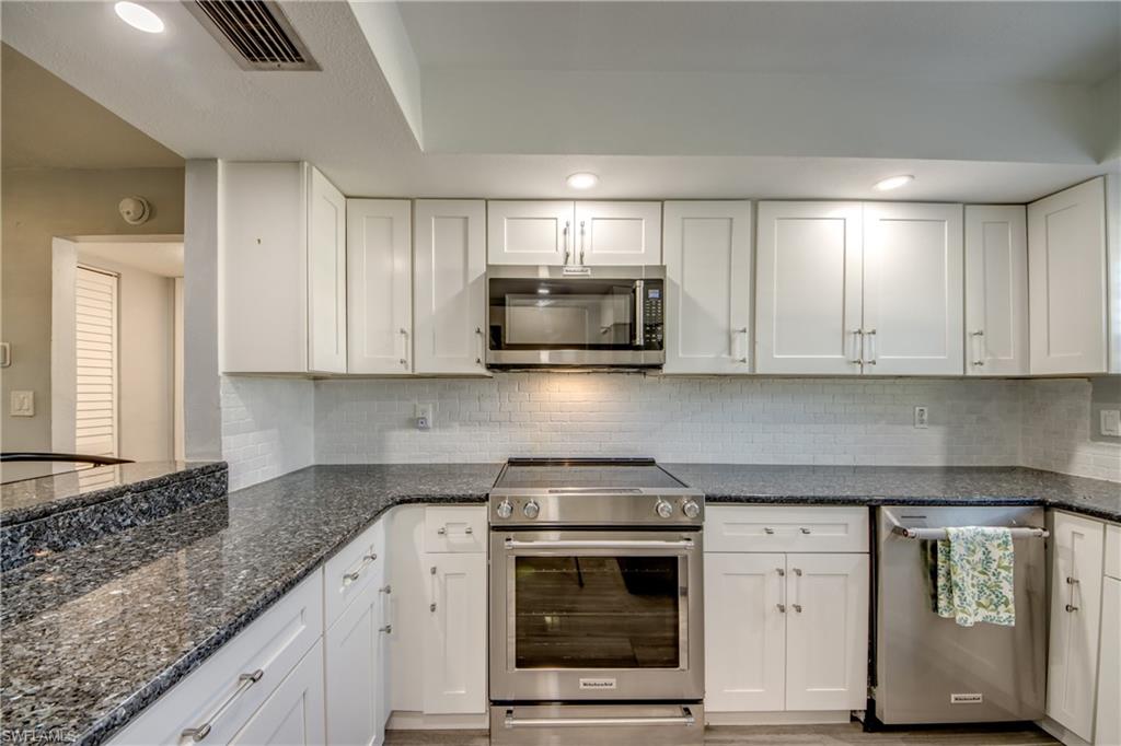 FOXMOOR CONDO II - Residential