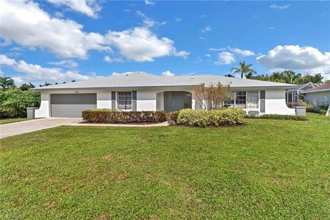 389 Country Club LN NAPLES FL 34110