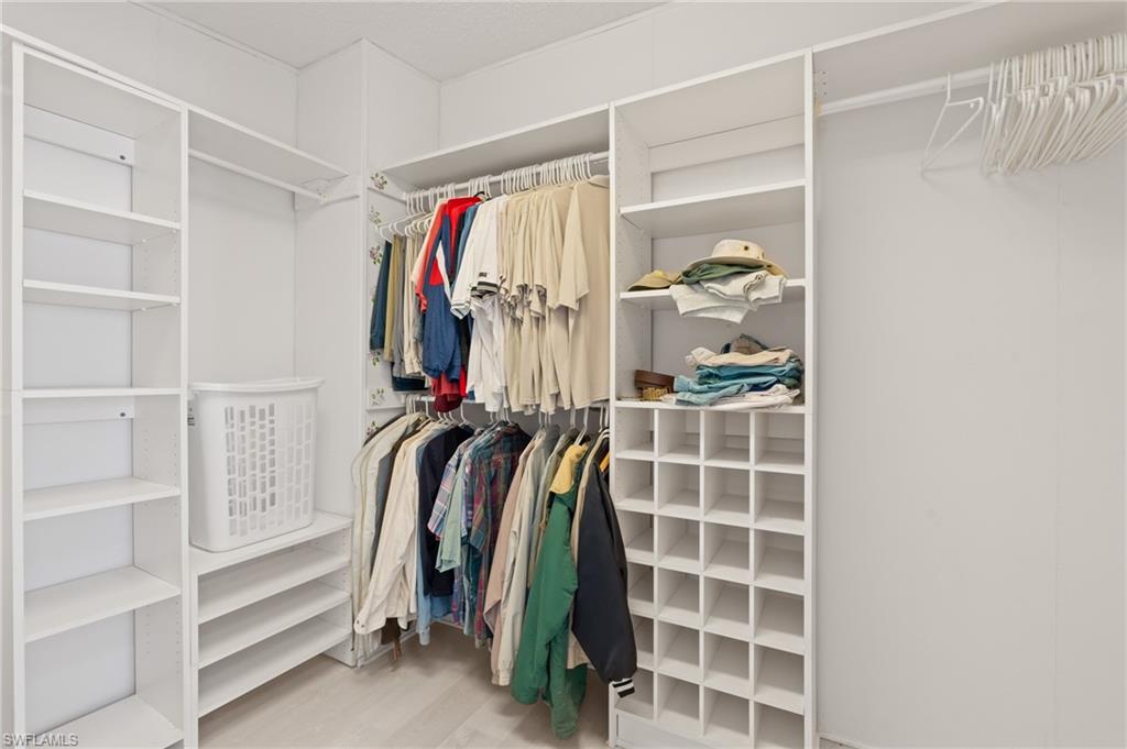 RIVERWOOD - Residential