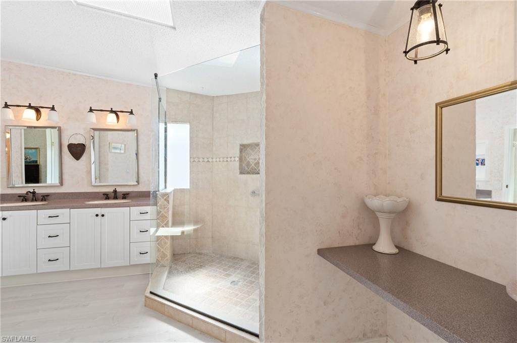 RIVERWOOD - Residential