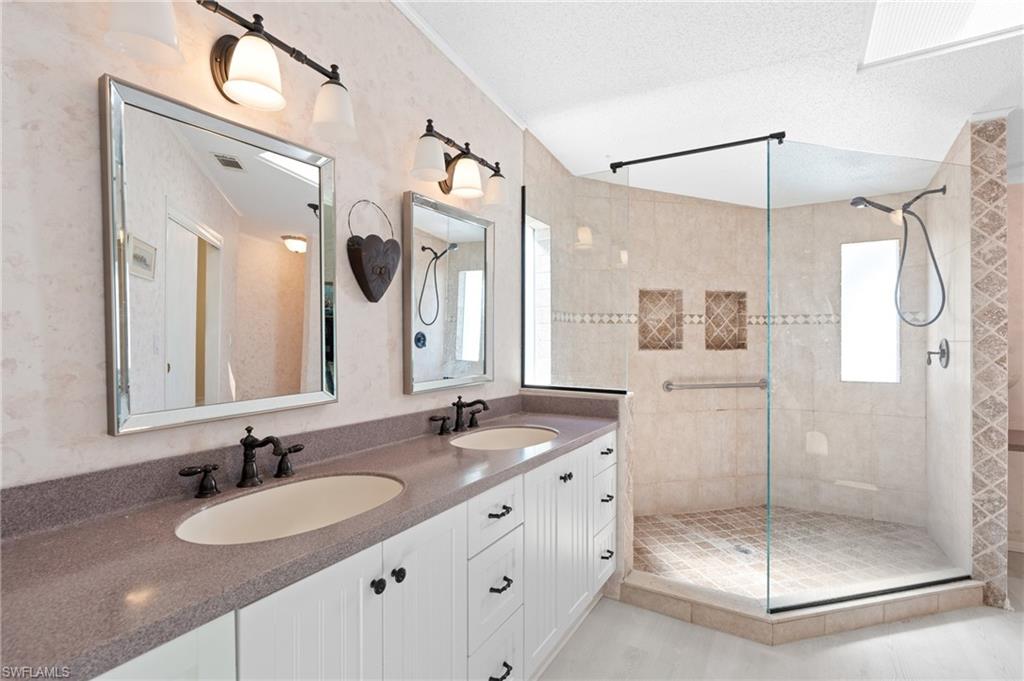 RIVERWOOD - Residential