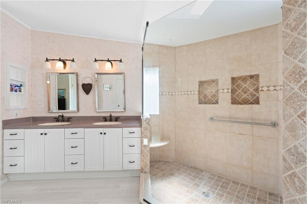 RIVERWOOD - Residential