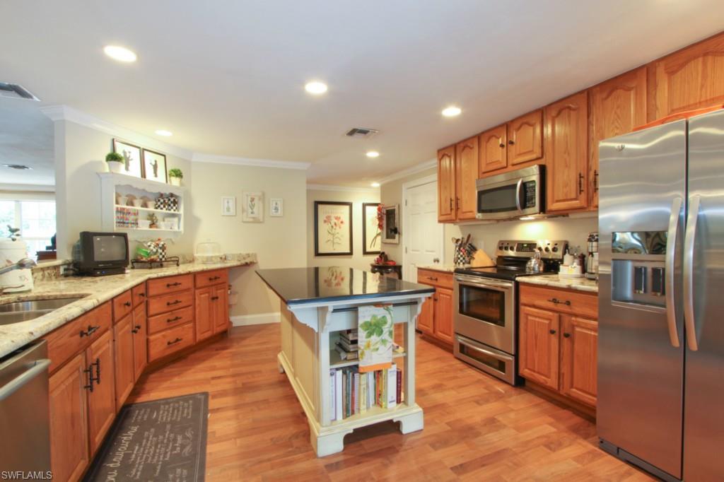 COUNTRY CLUB ESTATES - Residential