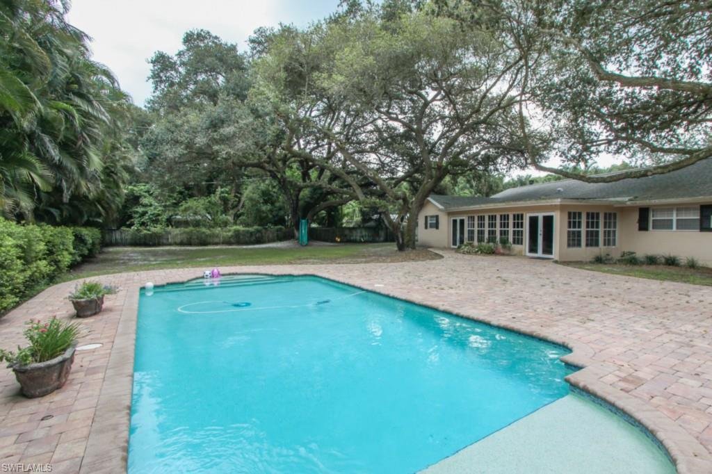 COUNTRY CLUB ESTATES - Residential