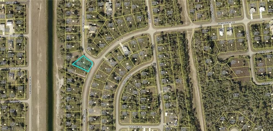 Awesome oversized lot in the Greenbriar area of Lehigh Acres.  This property is over 1/3rd of an acre and in an area of newer homes close to restaurants, shopping and schools.
