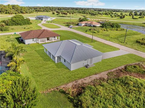 A home in LABELLE