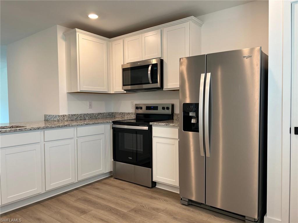 MIRROR LAKES - Residential Lease