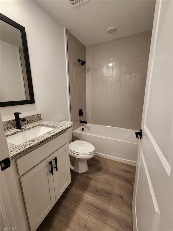 MIRROR LAKES - Residential Lease