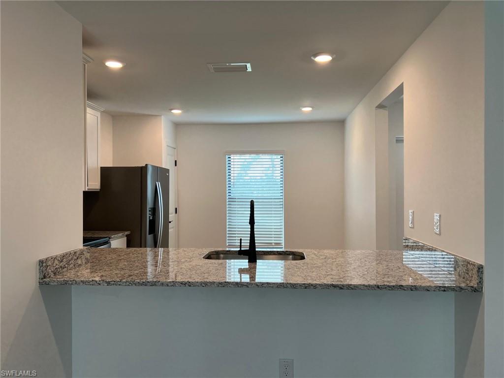 MIRROR LAKES - Residential Lease