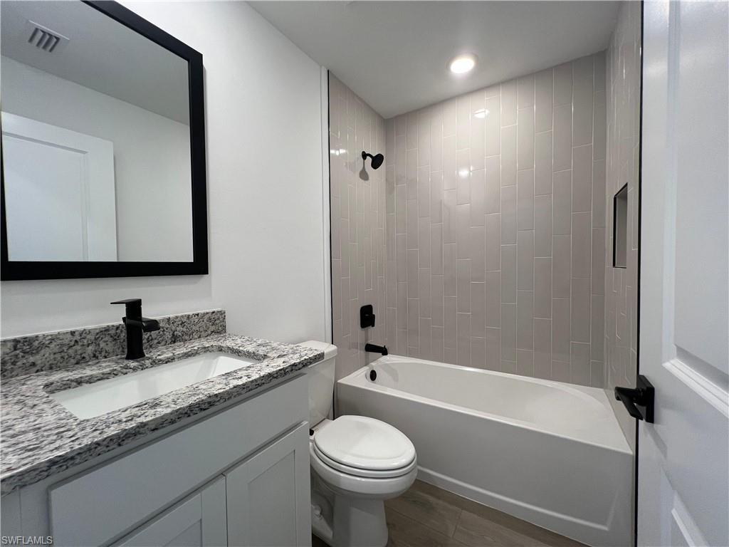 MIRROR LAKES - Residential Lease