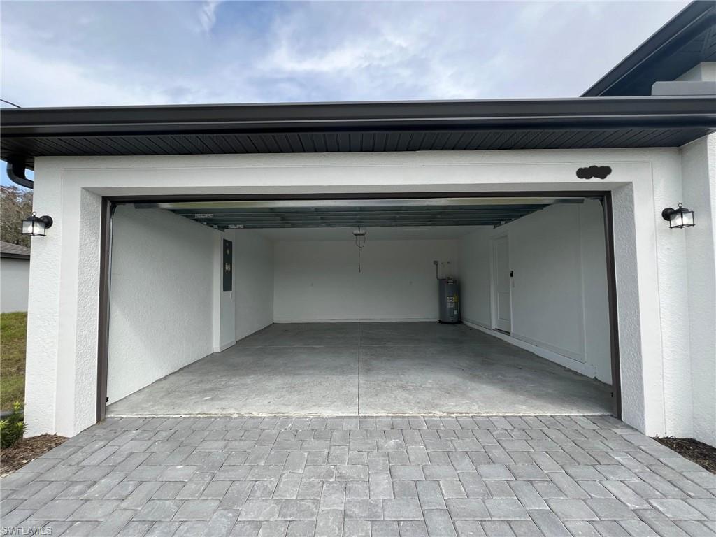 MIRROR LAKES - Residential Lease