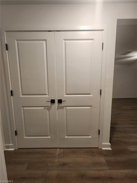 MIRROR LAKES - Residential Lease