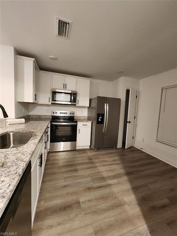 MIRROR LAKES - Residential Lease