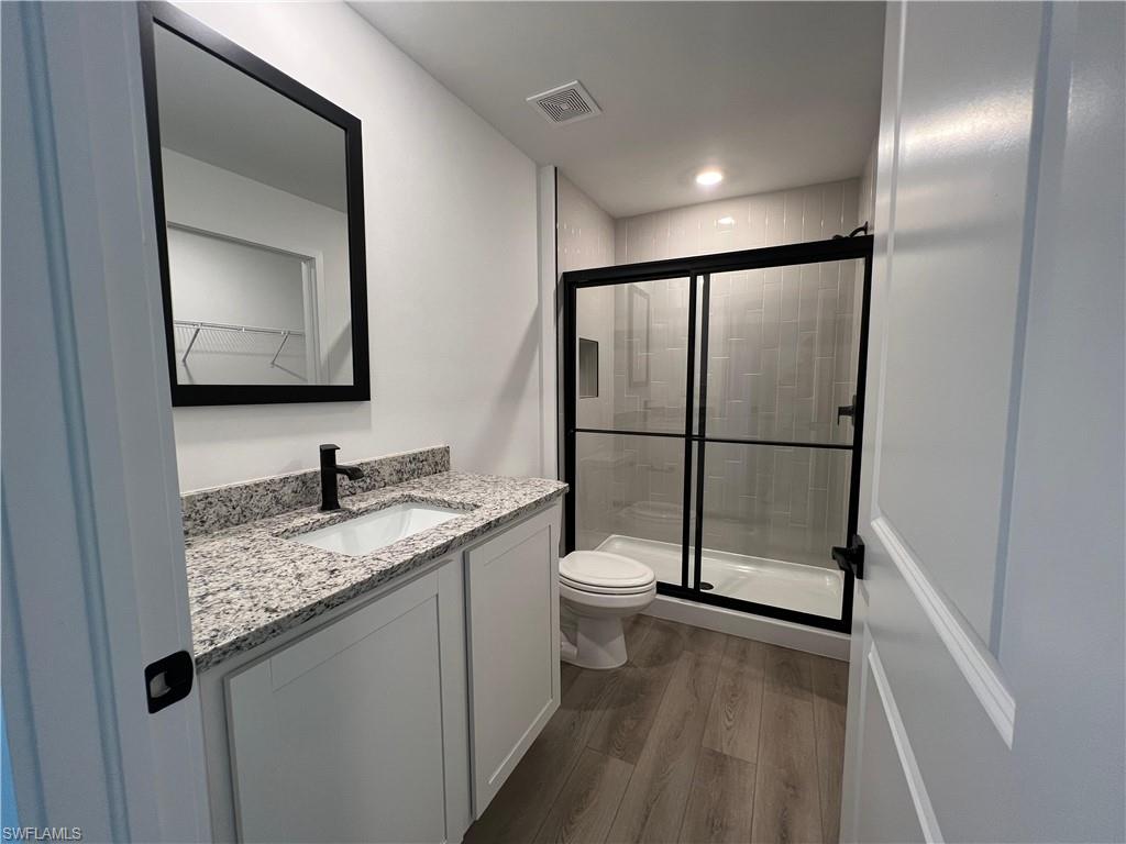 MIRROR LAKES - Residential Lease