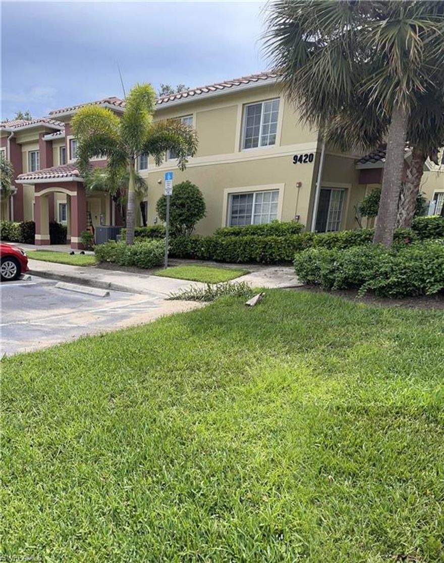 Nice Corner Unit with 3 Bedrooms & 2.5 Bath  at Stoneybrooks  Washer & dryer in unit  on the first floor .Location is at the corner of SR82 & GATEWAY BLVD  This is a very desirable area in ft Myers .
Publix shopping center a block away .
Owner pays water bill . Tenant ONLY PAYS RENT & ELECTRIC.