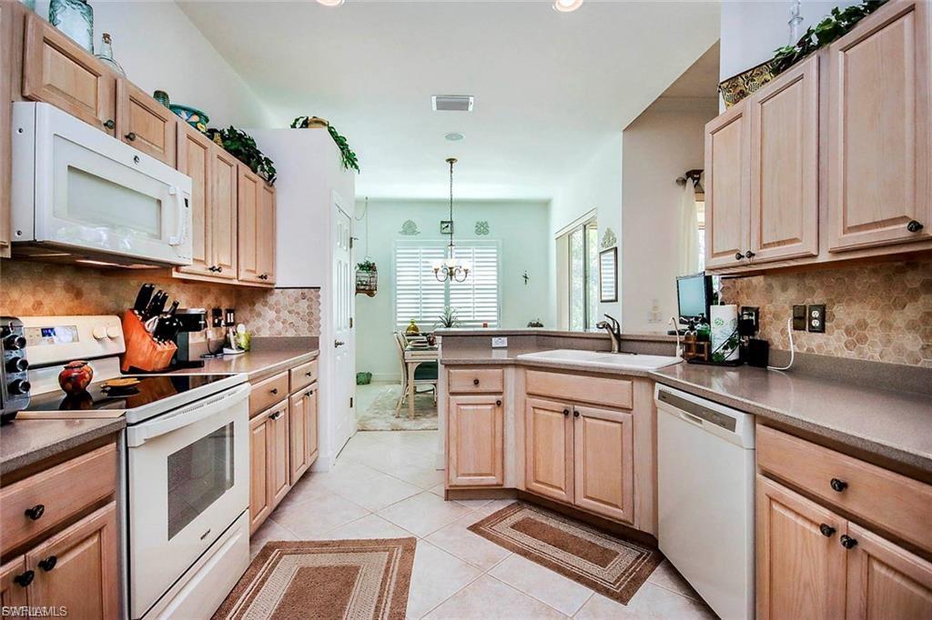 CROWN COLONY - Residential