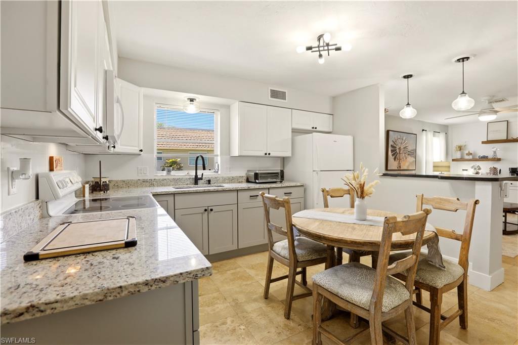 PARADISE SHORES - Residential