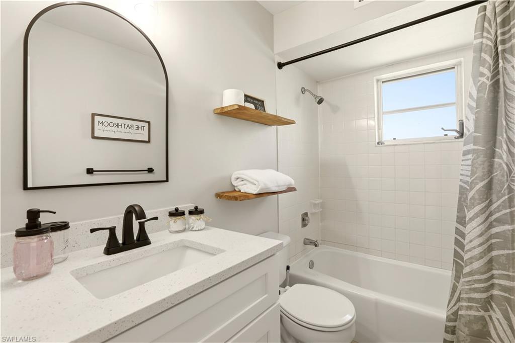 PARADISE SHORES - Residential