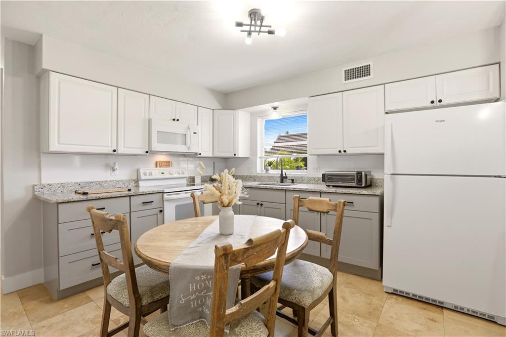 PARADISE SHORES - Residential