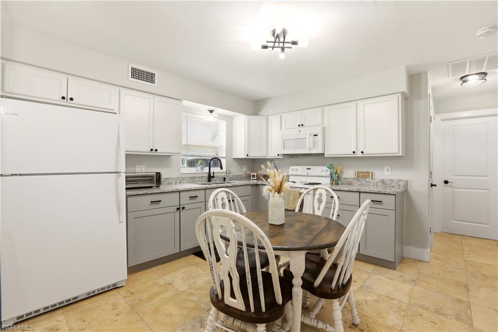 PARADISE SHORES - Residential