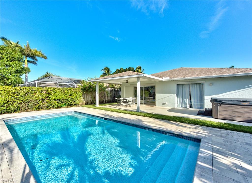 NAPLES PARK - Residential