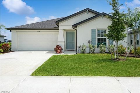 Single Family Residence in NORTH FORT MYERS FL 4102 San Clemente CT.jpg