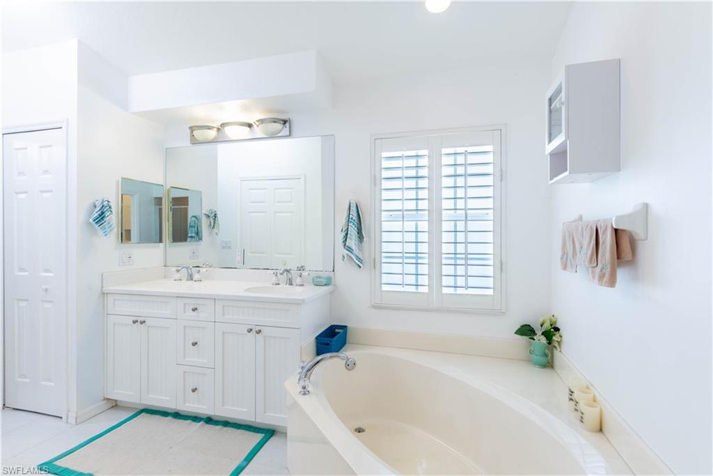 SHADY HOLLOW - Residential