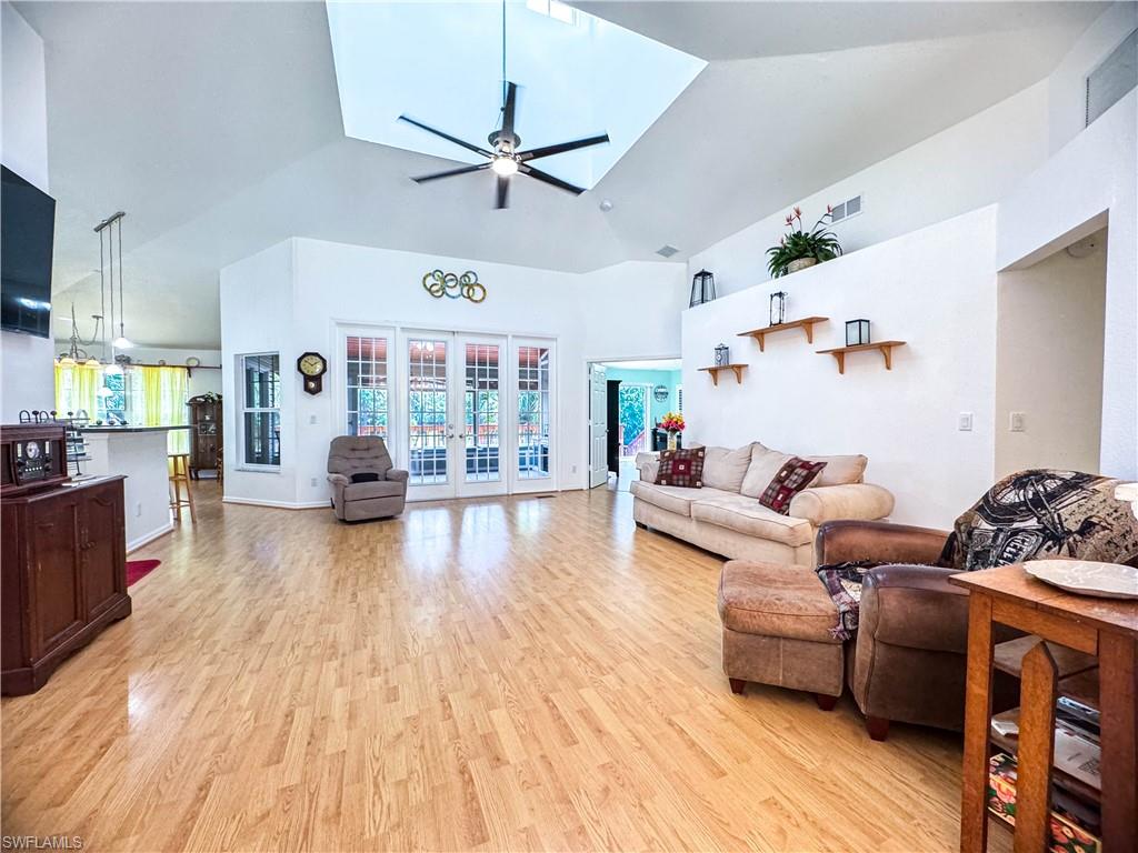 SHADY HOLLOW - Residential