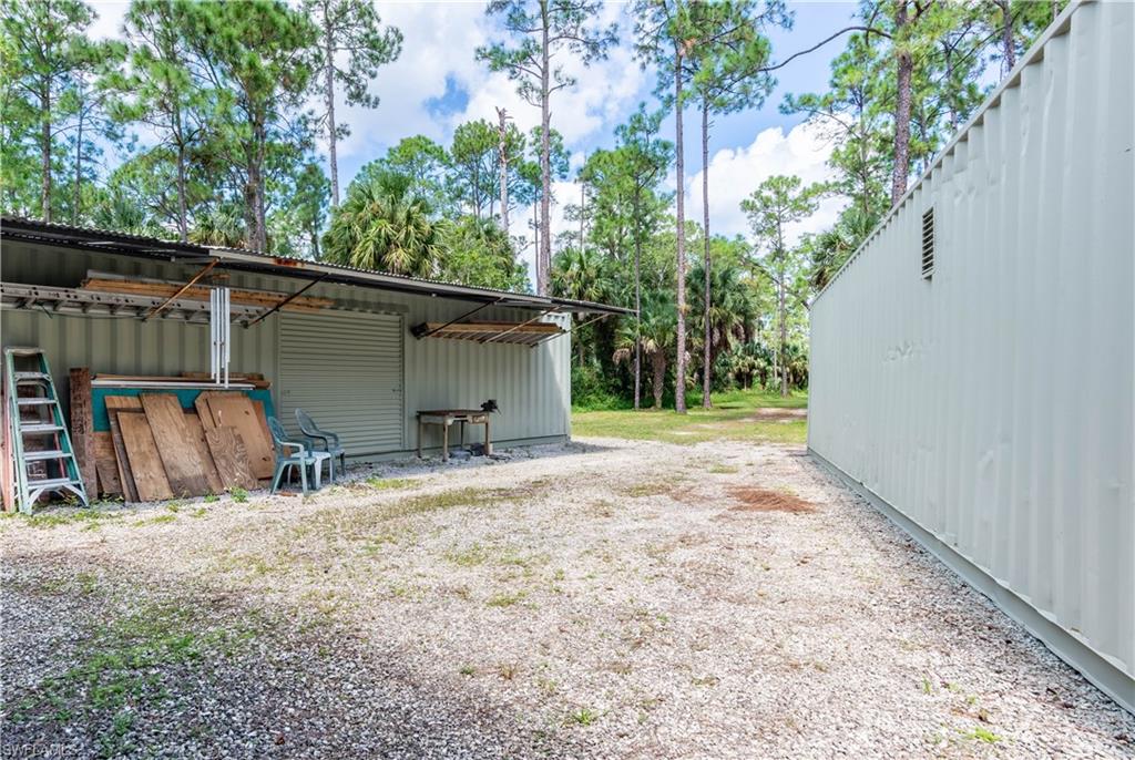 SHADY HOLLOW - Residential