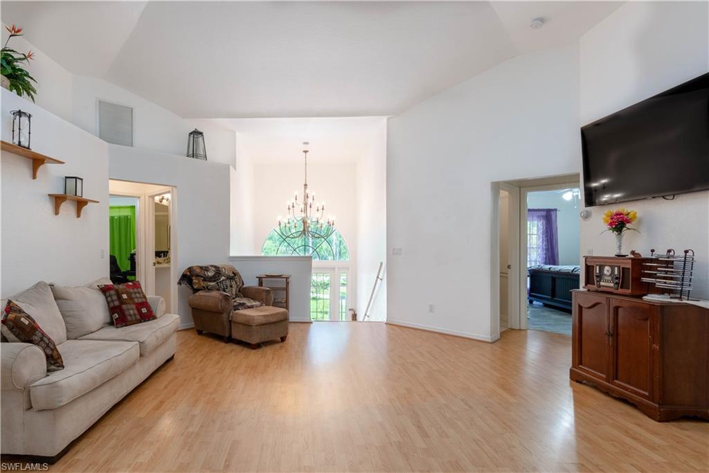 SHADY HOLLOW - Residential