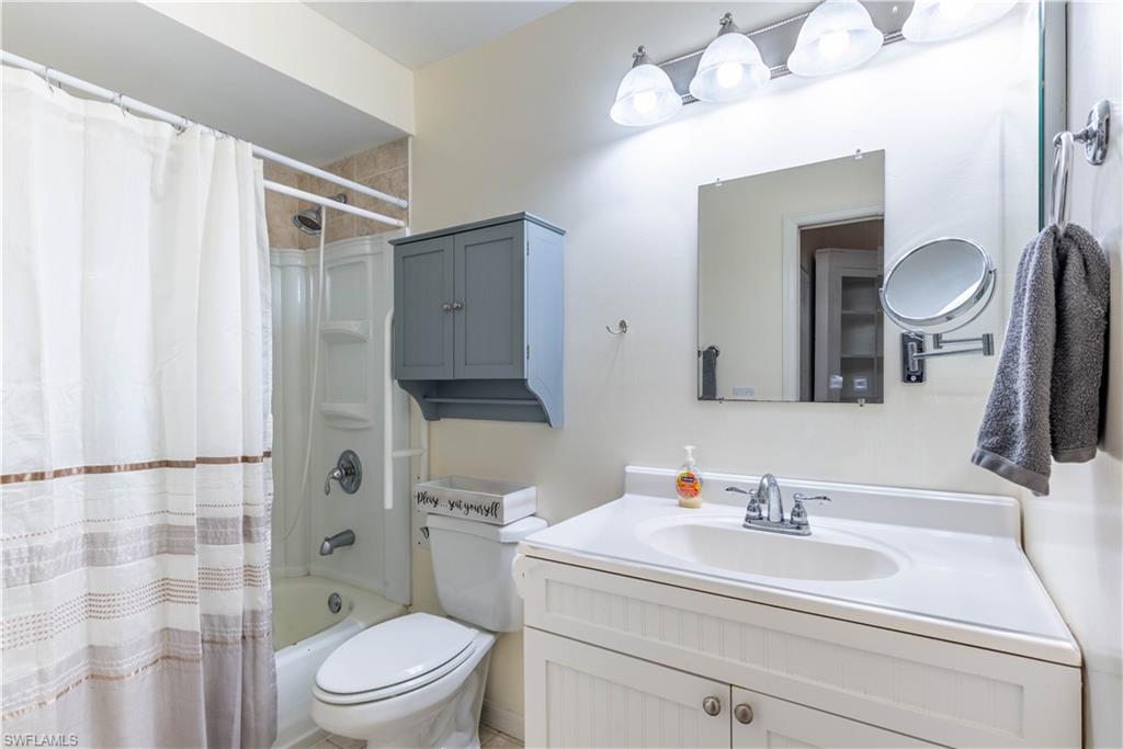 SHADY HOLLOW - Residential