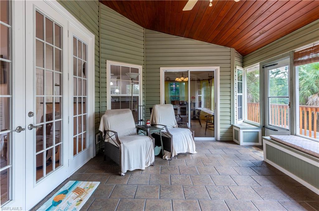 SHADY HOLLOW - Residential