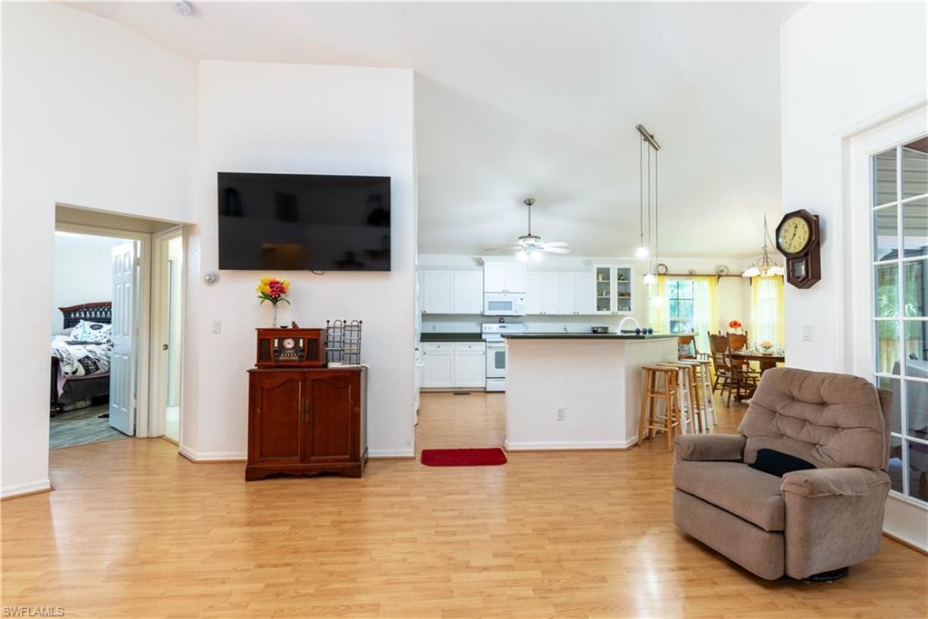 SHADY HOLLOW - Residential