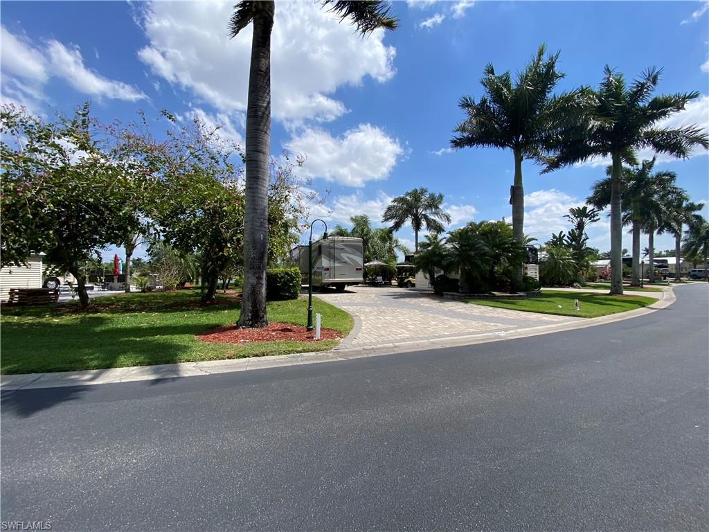 RIVERBEND MOTORCOACH RESORT - Land