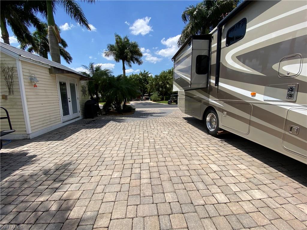 RIVERBEND MOTORCOACH RESORT - Land