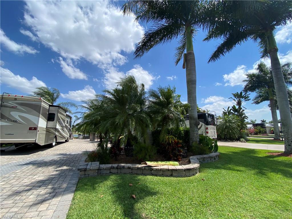 RIVERBEND MOTORCOACH RESORT - Land