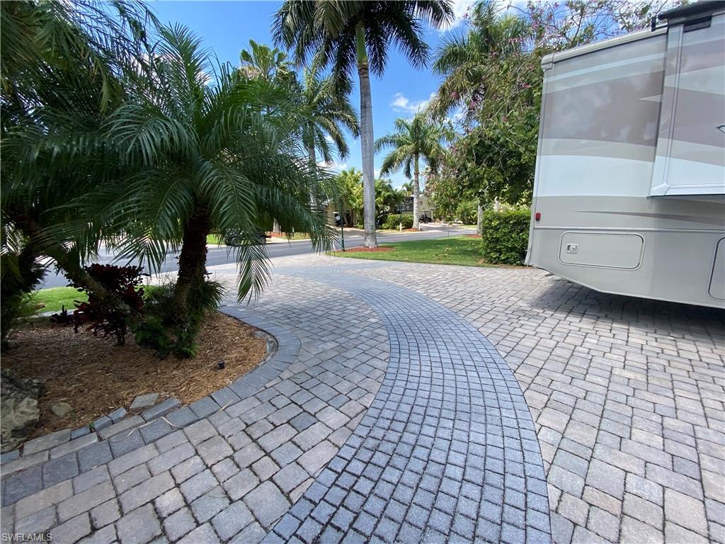 RIVERBEND MOTORCOACH RESORT - Land